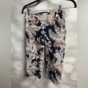 Kate Park‎ Capri Pants with tummy control in Petite Small.